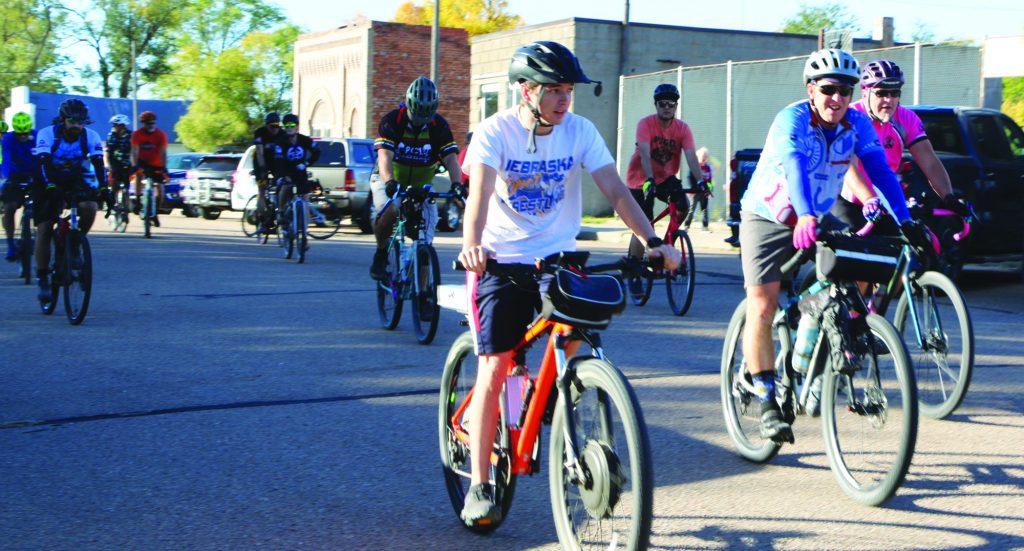 Gravel Grinders Raise Over3,000 For Pioneers Inn Roof Fairbury